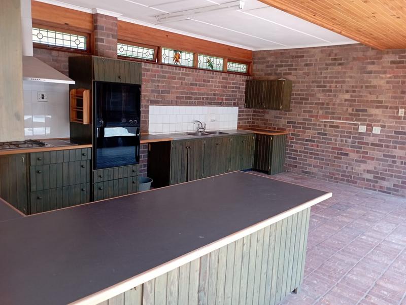 To Let 4 Bedroom Property for Rent in Oatlands Eastern Cape